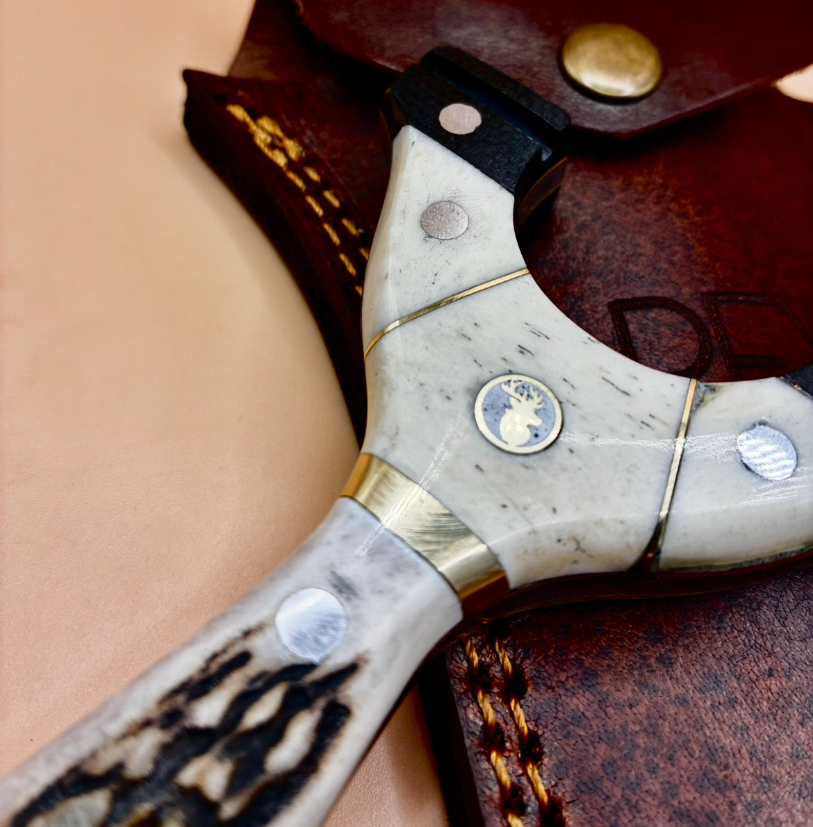 THE HUNTER - CAMEL ANTLER EDITION