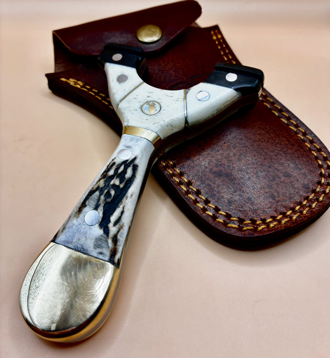 THE HUNTER - CAMEL ANTLER EDITION